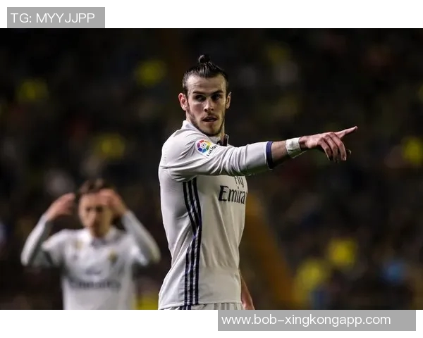 维纳尔杜姆轻松突破防线巧妙破门助球队逆转局势