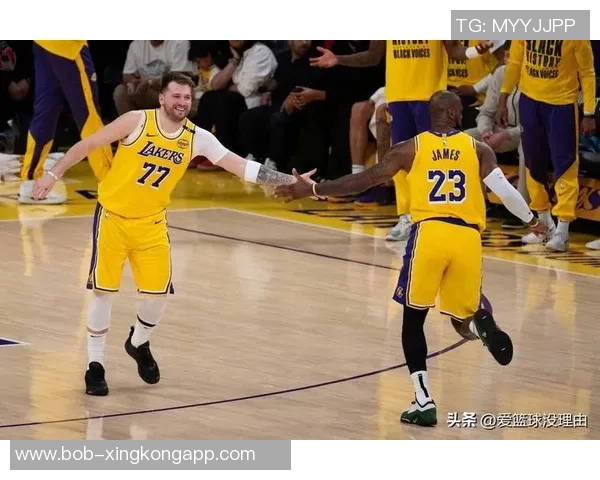 拉拉维亚谈与东契奇搭档感受：他让我在比赛中更加轻松自如